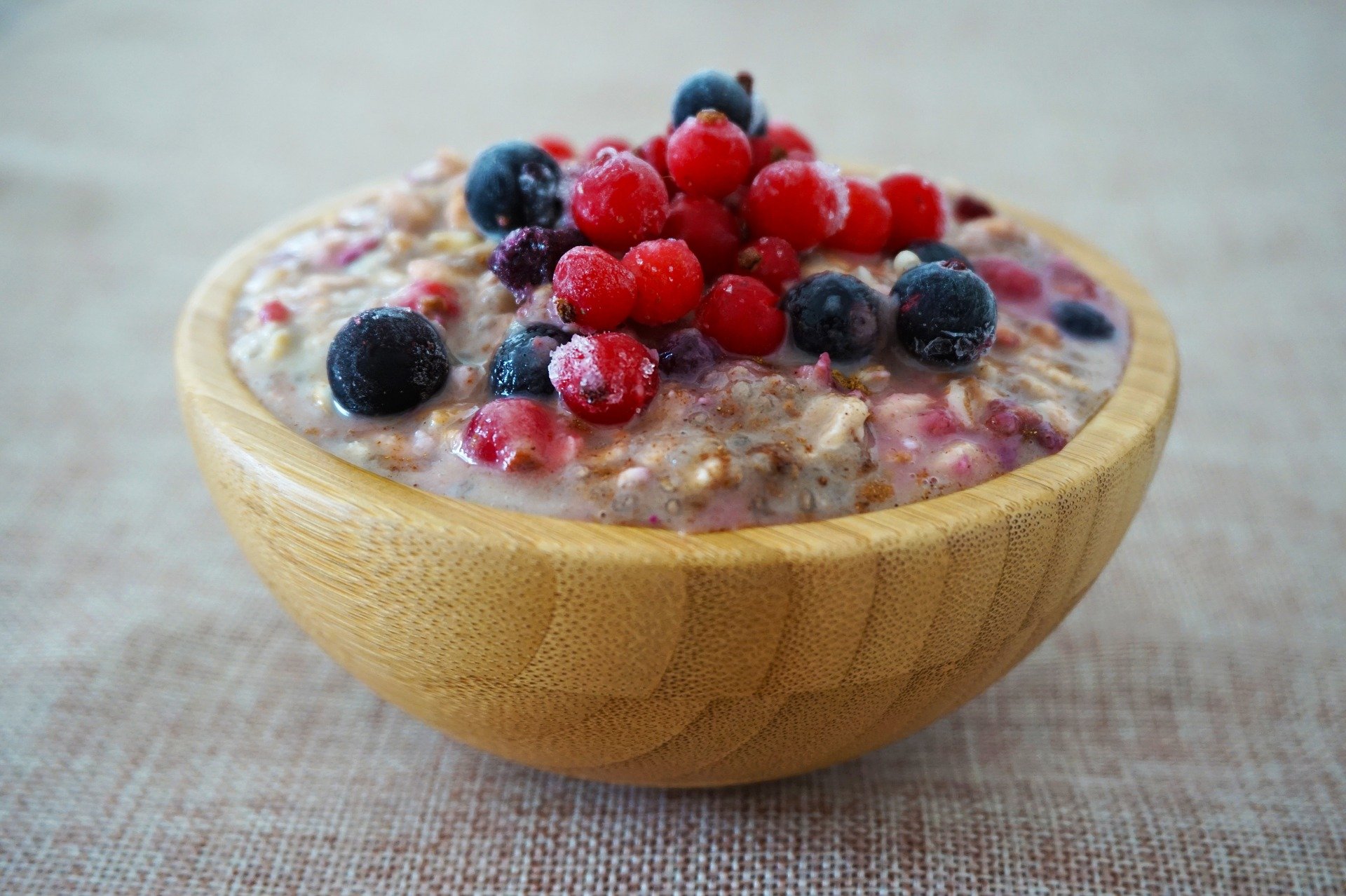 Easy Weigh Porridge with Berries